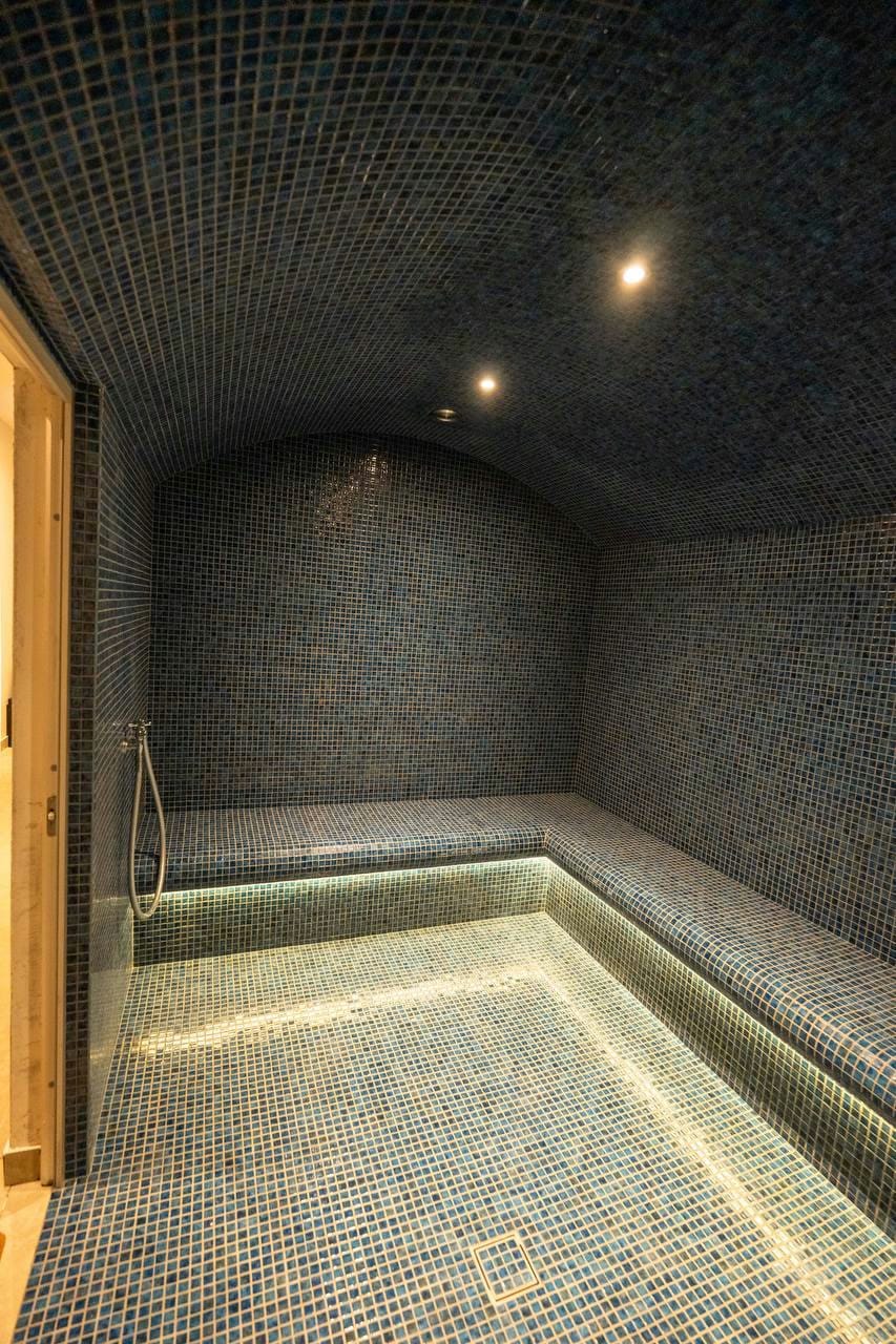 The steam bath in dark green mosaic